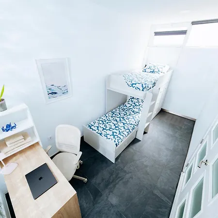 Holiday Home El Medano شقة *